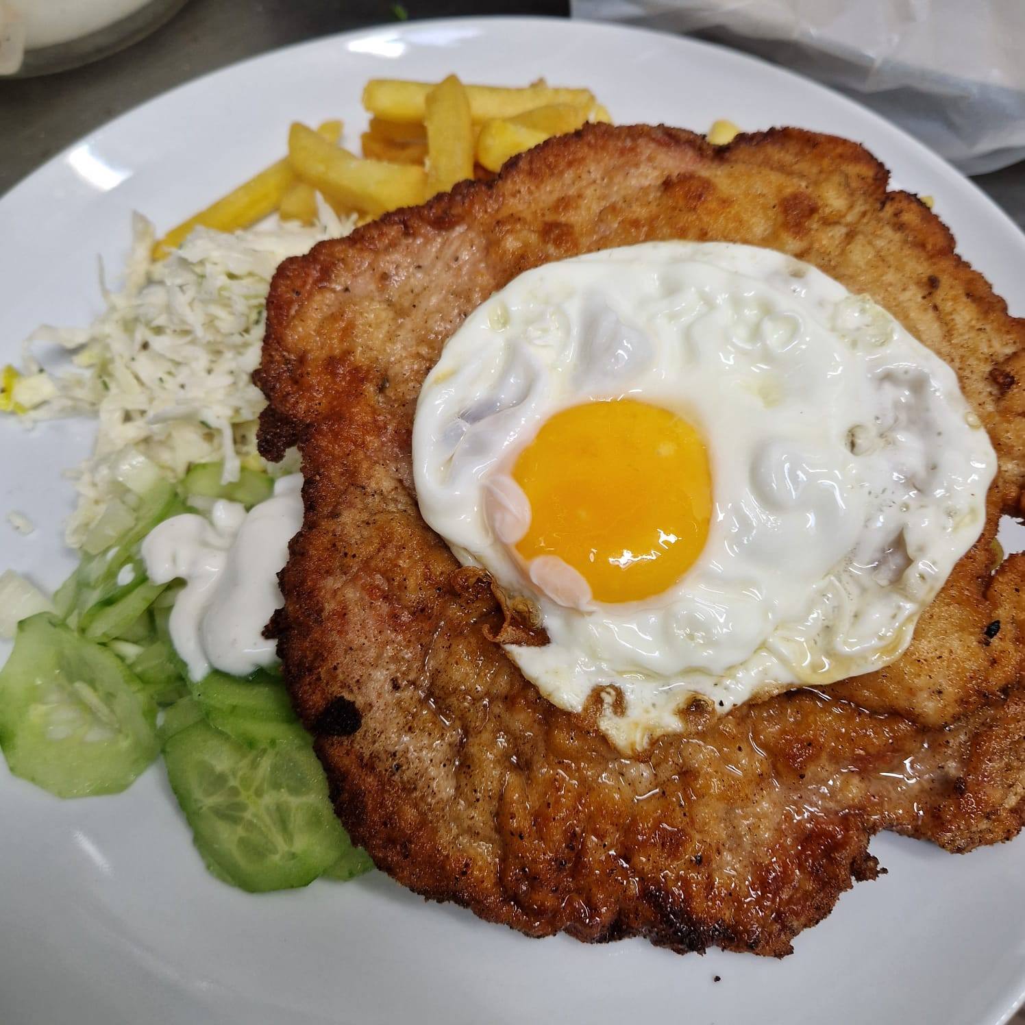 Kotlet schabowy z jajkiem