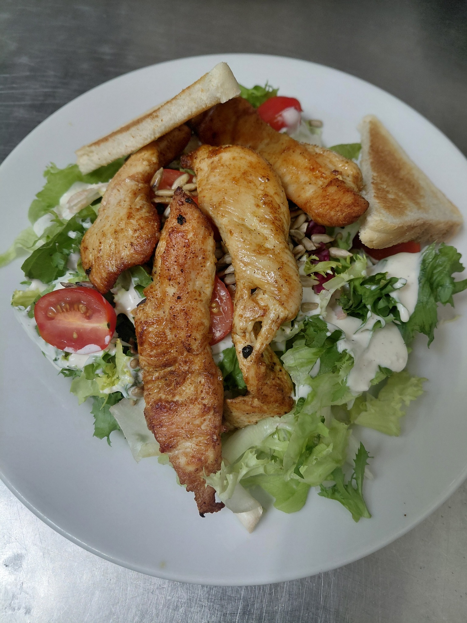 Sałatka Cezar z kurczakiem